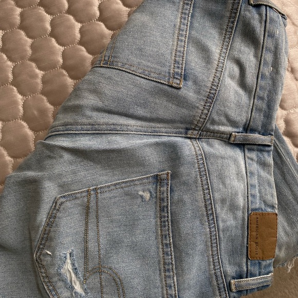 Distressed Curvy Mom Jean AE - Picture 5 of 6